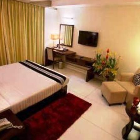 The Grand Hotel Bizzotel Gurgaon Ngoại thất bức ảnh